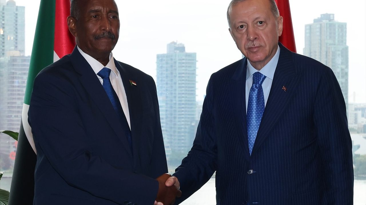 Cumhurbaşkanı Erdoğan Sudan Egemenlik Konseyi Başkanı el-Burhan ile Görüştü