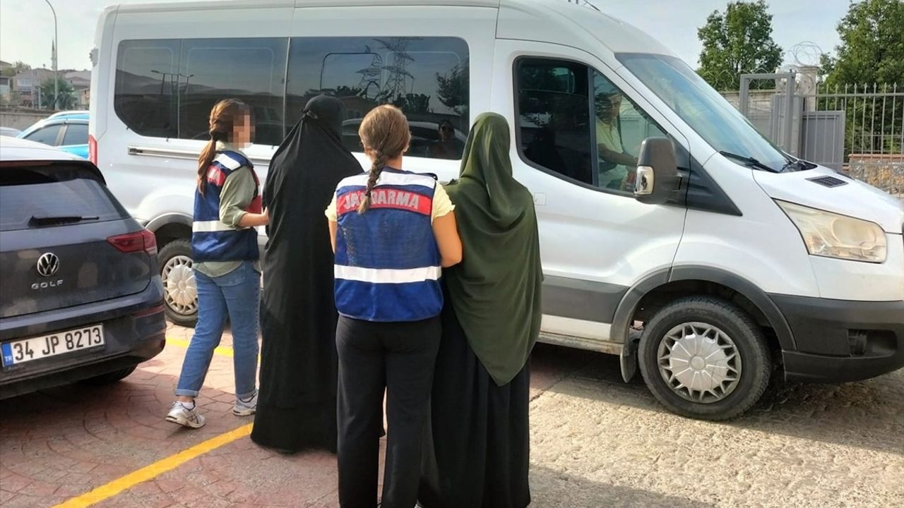 DEAŞ'a Yönelik İzmir Merkezli Operasyon: 27 Gözaltı