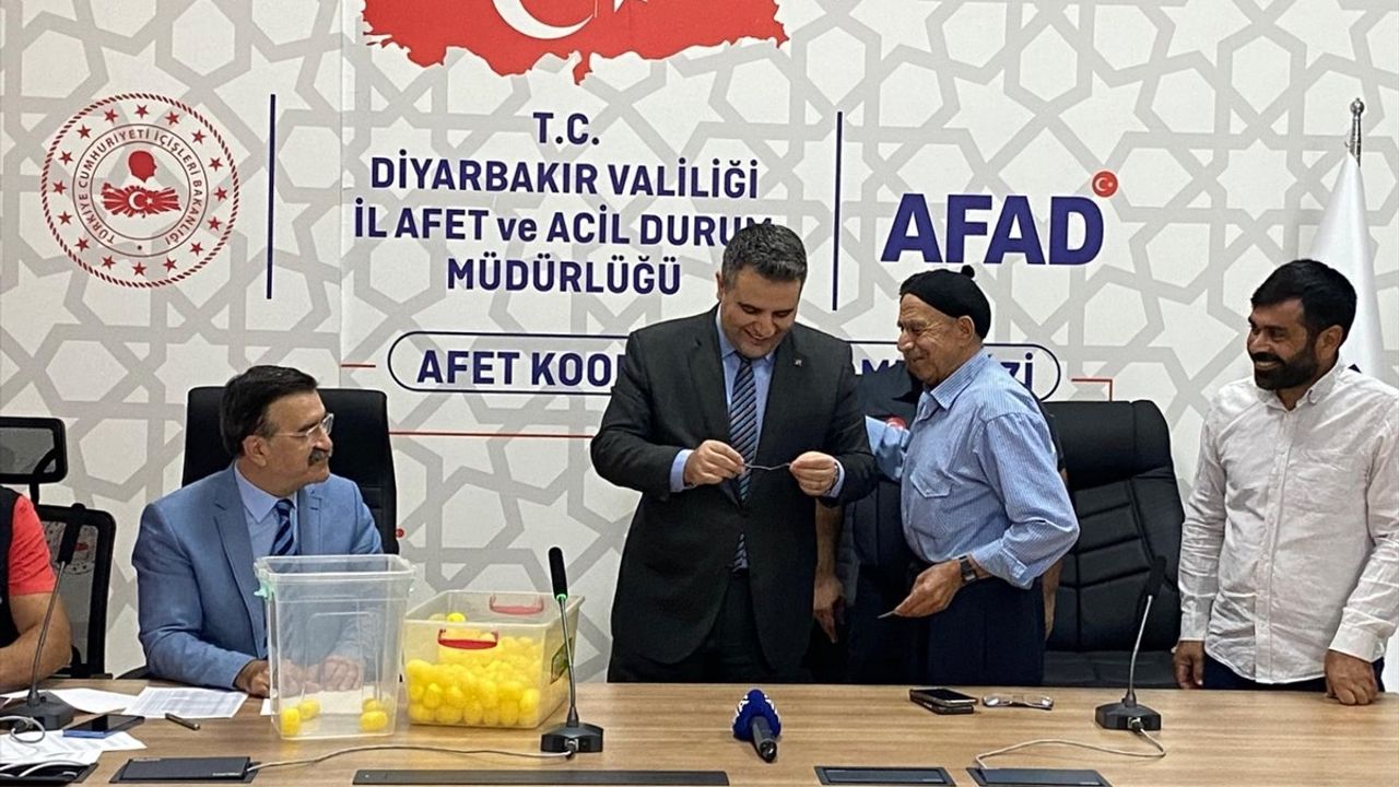 Diyarbakır'da Yeni TOKİ Konutlarının Anahtar Teslim Töreni Gerçekleştirildi