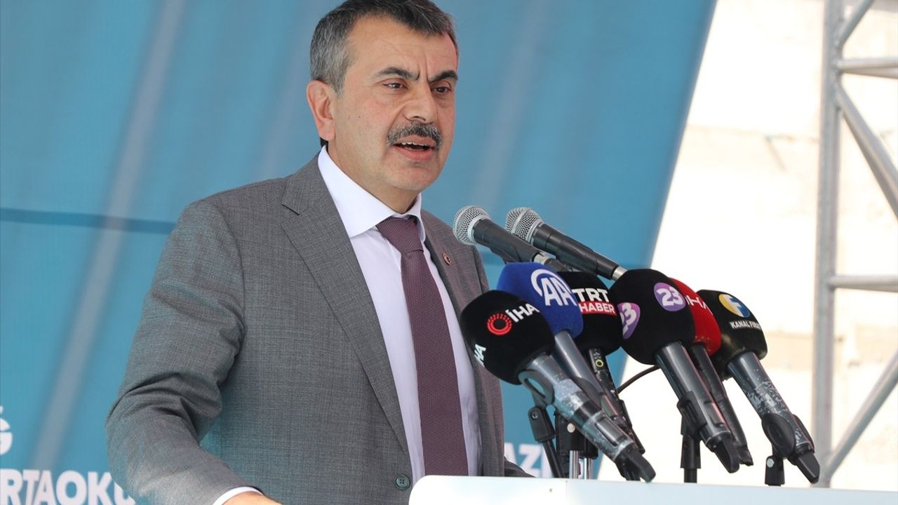 Eğitimin Geleceği: Bakan Tekin Elazığ'da Yeni Okul Açılışında Önemli Mesajlar Verdi