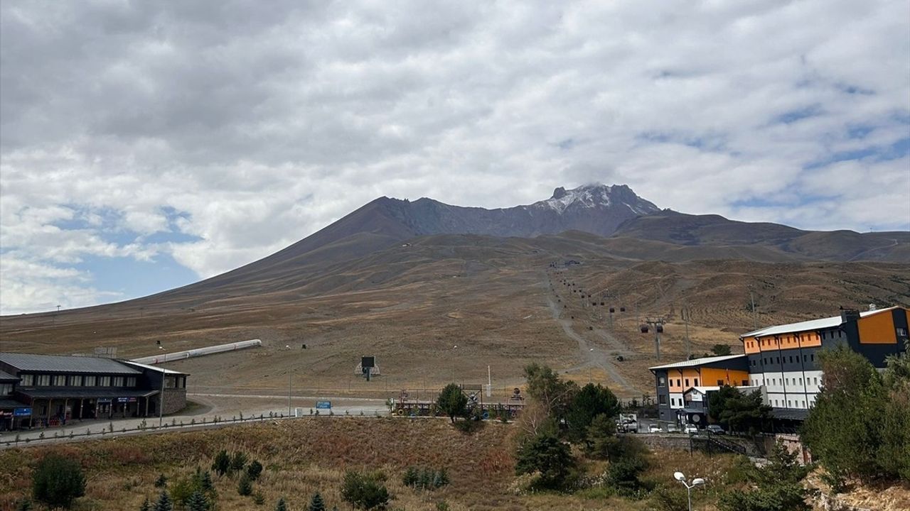 Erciyes Dağı'nda Kar Yağışı Başladı