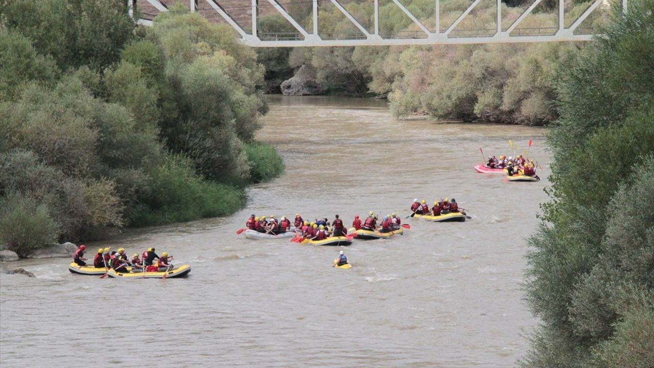 Erzincan'da Gaziler Rafting Etkinliği Gerçekleştirdi