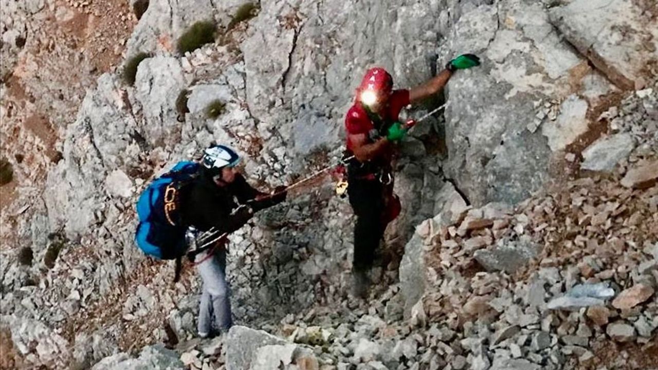 Fethiye'de Yamaç Paraşütü Pilotuna Kurtarma Operasyonu