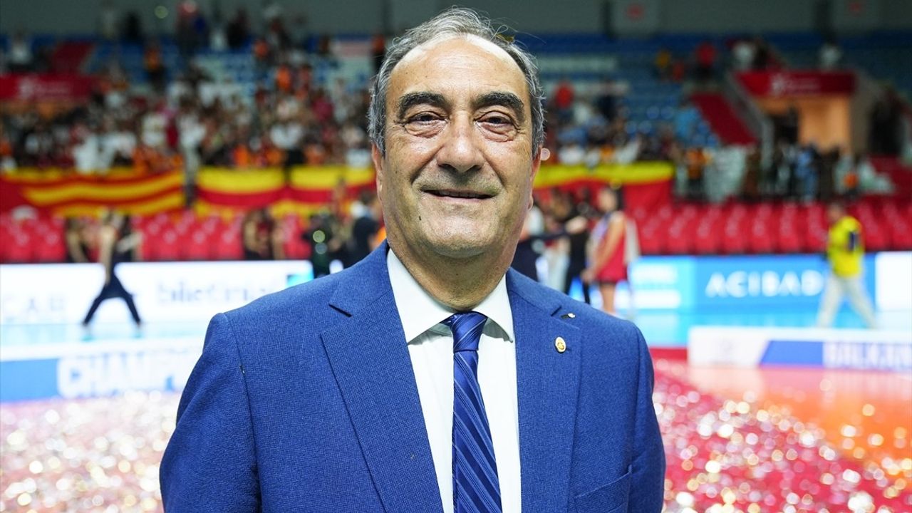 Galatasaray Kadın Voleybol Takımı Balkan Kupası'nı Kaldırdı