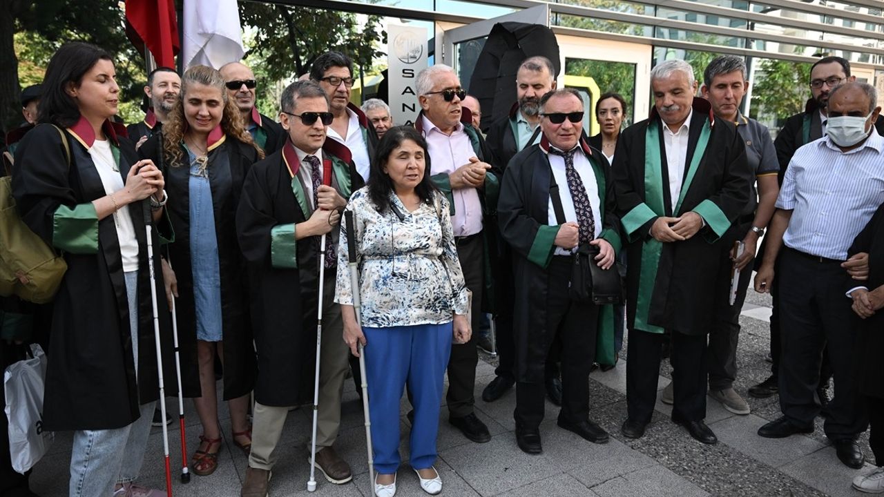 Görme Engelli Avukatların Ankara Barosu'na Protestosu