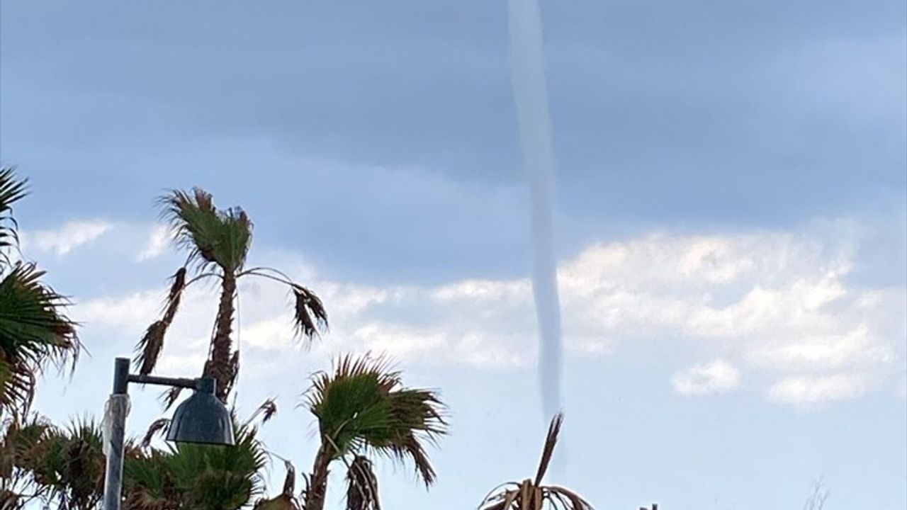 Hatay'da Denizde Hortum Oluştu