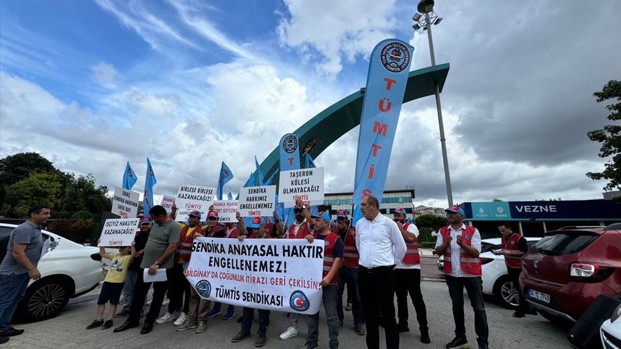 İGDAŞ İşçileri Toplu Sözleşme Talepleriyle Basın Açıklaması Düzenledi