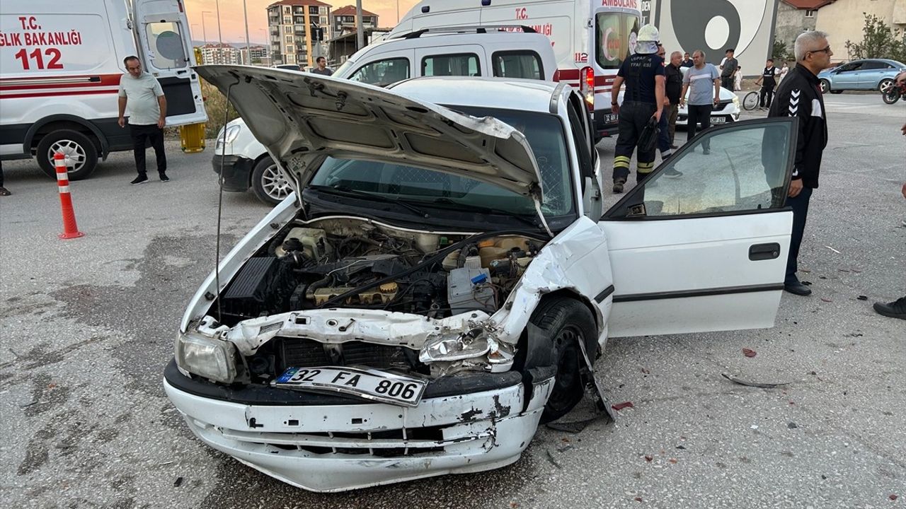 Isparta'da Trafik Kazası: 5 Yaralı