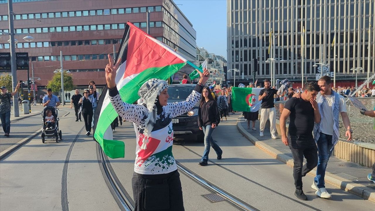 İsveç'te Gazze Saldırılarına Protesto