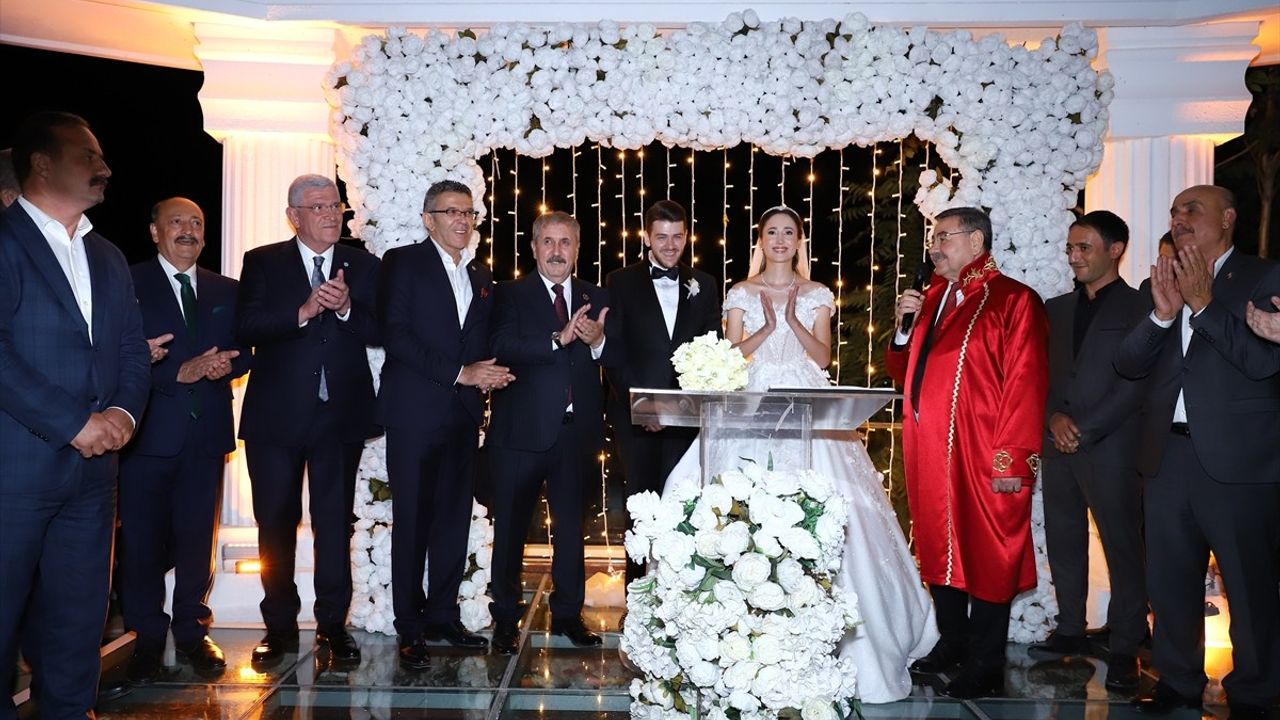 İYİ Parti Genel Başkanı Müsavat Dervişoğlu, Nikah Şahidi Oldu