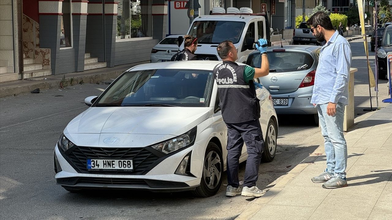 İzmir Buca'da Bıçaklı Kavga: Bir Kişi Hayatını Kaybetti