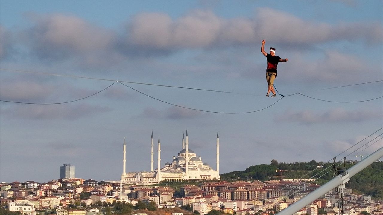 Jaan Roose İstanbul'da İp Üzerinde Kıtalararası Yürüyüş Gerçekleştirdi