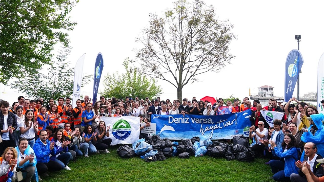 Kadıköy'de Deniz Temizliği: Gönüllüler Hareket Geçti