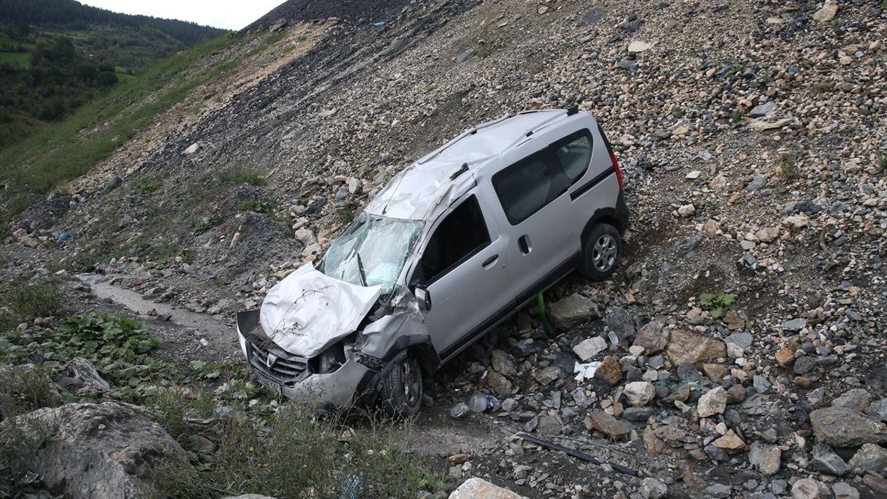 Kastamonu'da Otomobil Devrildi, 5 Kişi Yaralandı