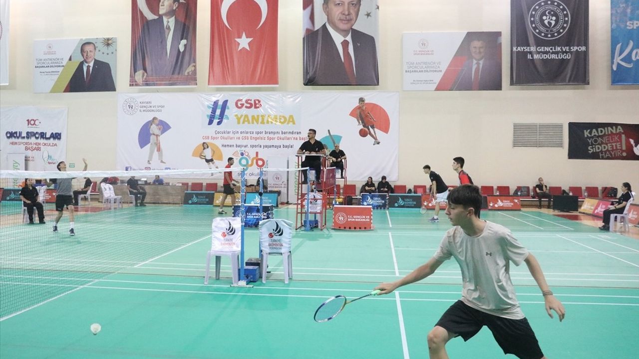 Kayseri'de Büyükler Türkiye Badminton Şampiyonası Heyecanı