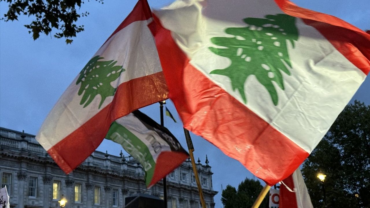 Londra'da İsrail'in Saldırıları Protesto Edildi