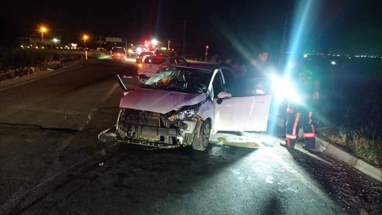 Malatya'da Meydana Gelen Trafik Kazasında 8 Kişi Yaralandı