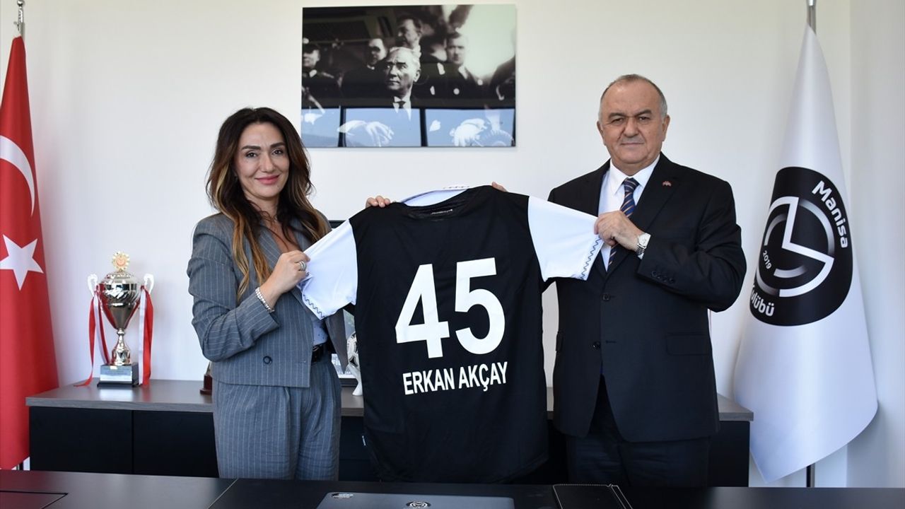 MHP Grup Başkanvekili Erkan Akçay Manisa FK'yi Ziyaret Etti