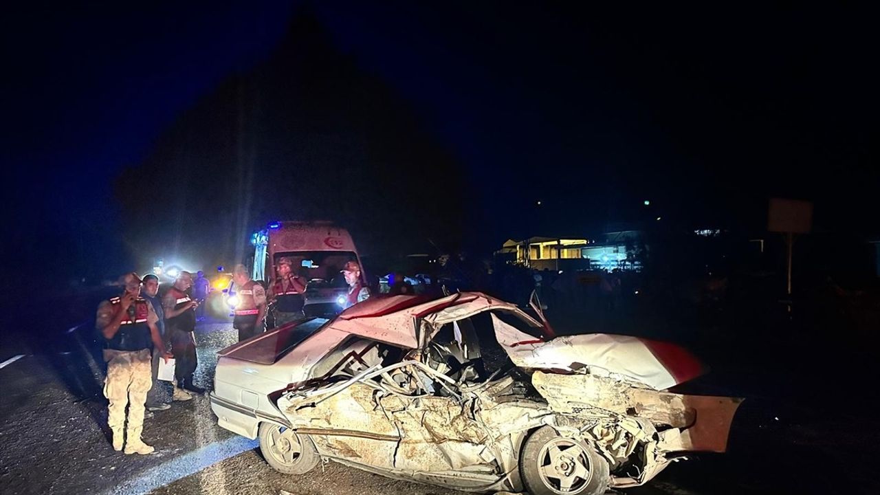 Şanlıurfa'da Minibüs ve Otomobil Çarpıştı: 1 Ölü, 3 Yaralı