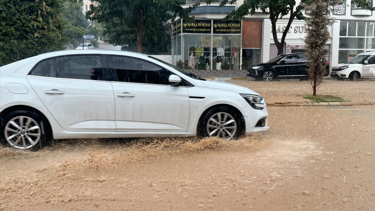 Şanlıurfa'da Sağanak Yağış Hayatı Olumsuz Etkiledi