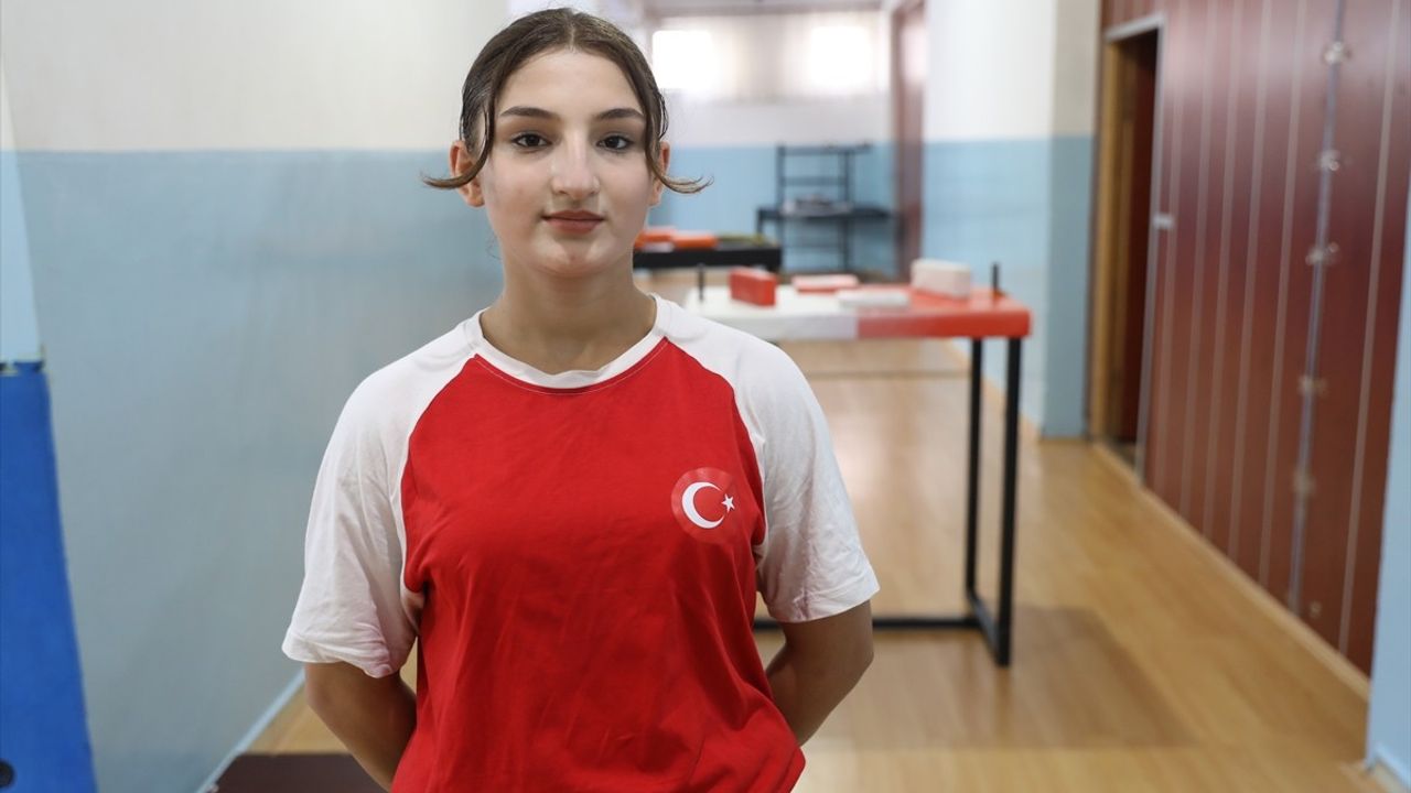 Şaziye Demir, 9 Aylık Çalışmanın Karşılığını Dünya Şampiyonu Olarak Aldı