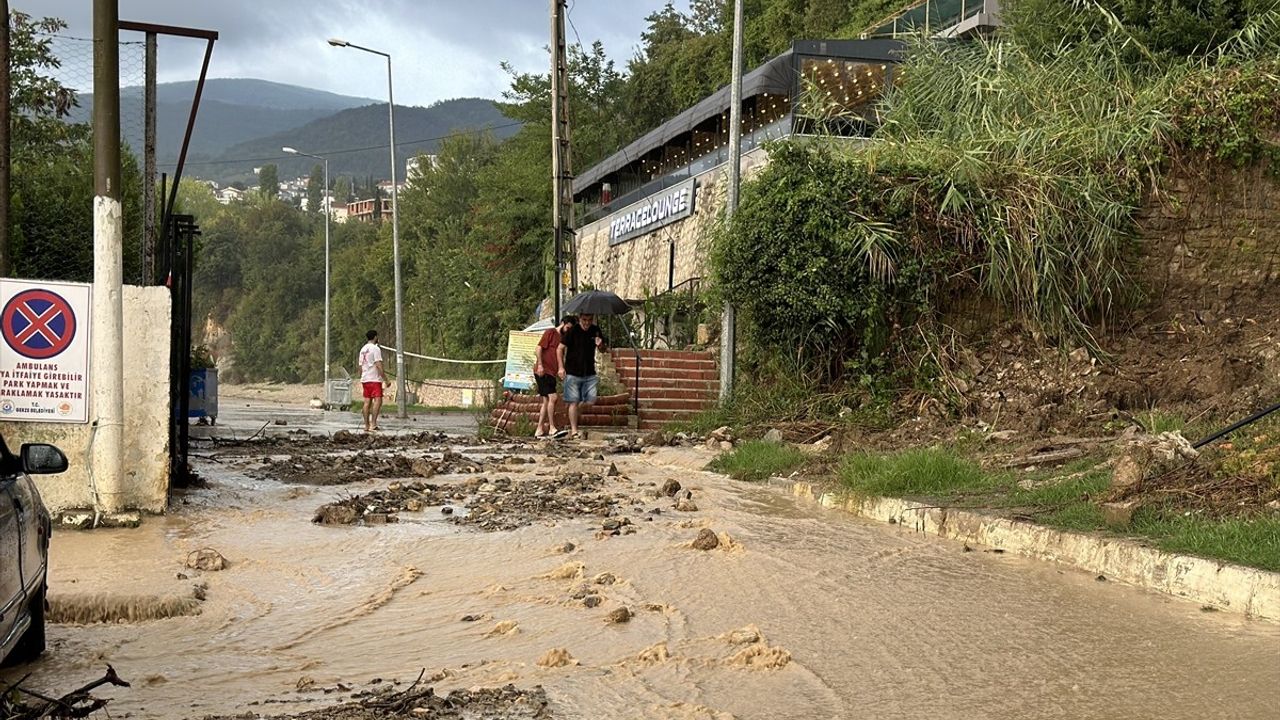 Sinop'un Gerze İlçesinde Sağanak Yağış Etkili Oldu