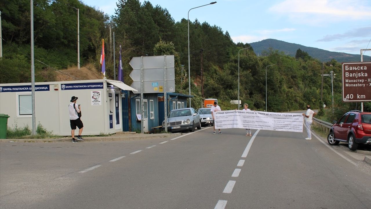 Sırbistan-Kosova Sınırında Yol Kapatma Eylemleri Başladı