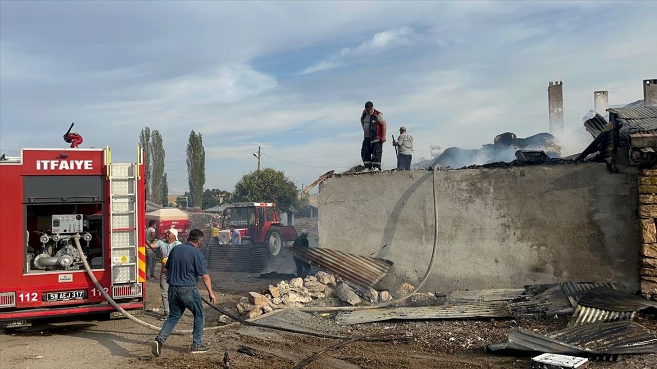 Sivas'ta Yangın Felaketi: Ev ve Ahırlarda Büyük Zarar