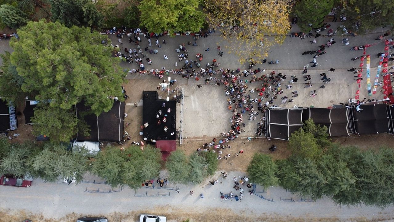 Söğüt'te Yörük Şenlikleri Coşkusu: Yörük Sahnesi Kuruldu