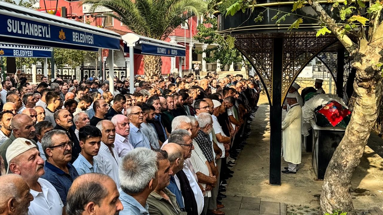 Sultanbeyli'deki Silahlı Kavga Sonrası Baba ve Kızının Cenazesi Defnedildi