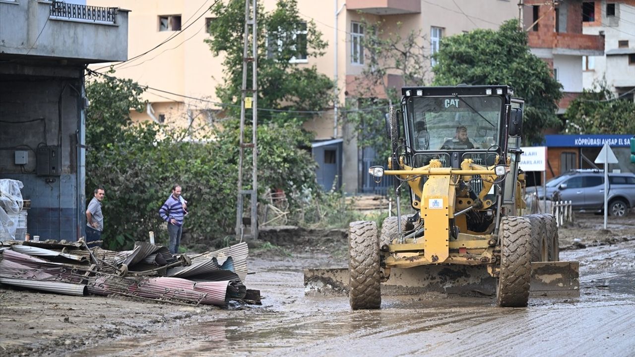 Trabzon'da Taşkın ve Heyelan Sonrası Temizlik Çalışmaları Devam Ediyor