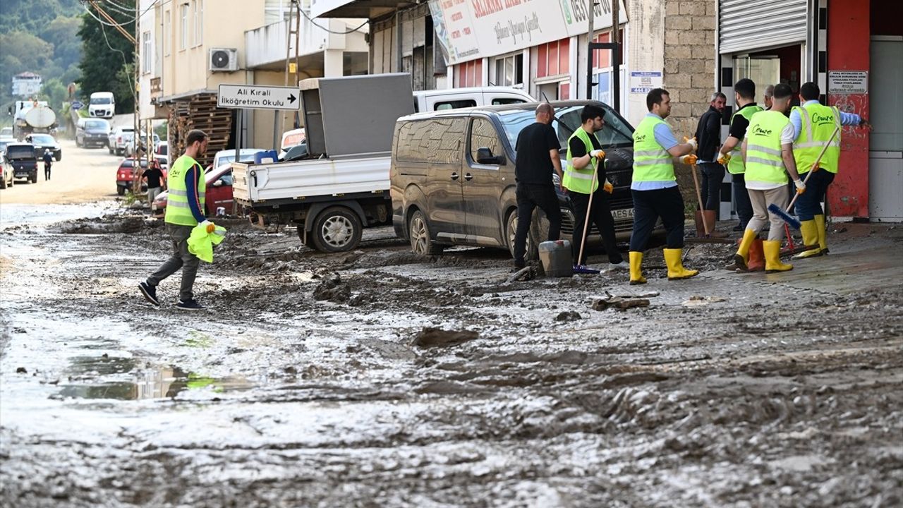 Trabzon'da Taşkın ve Heyelan Temizlik Çalışmaları Sürüyor