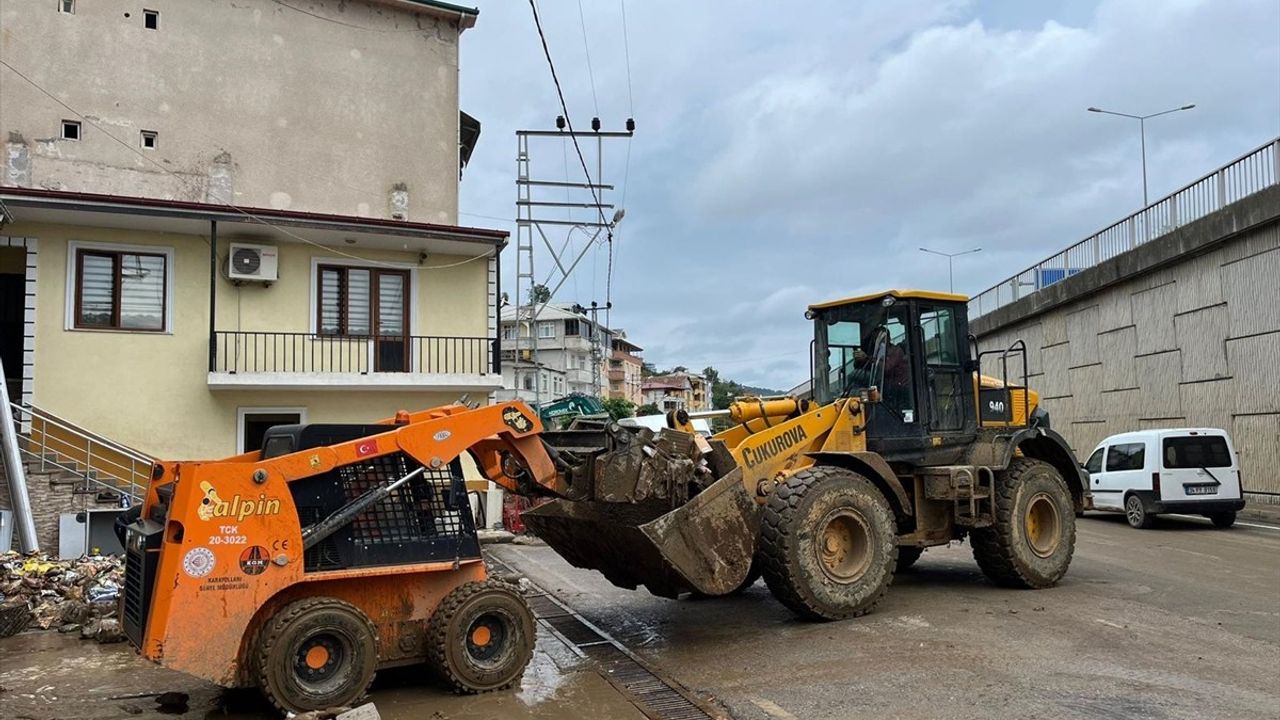 Trabzon'daki Taşkın ve Heyelanların İzleri Siliniyor