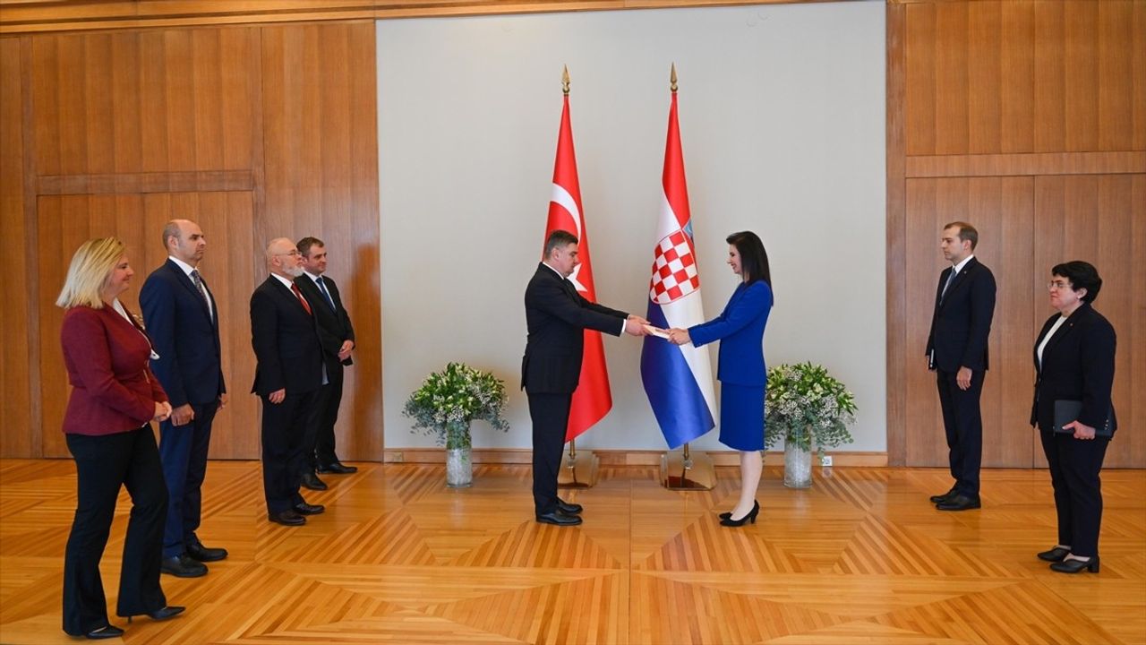 Türkiye'nin Zagreb Büyükelçisi Erpulat Altuntaş Görevine Başladı