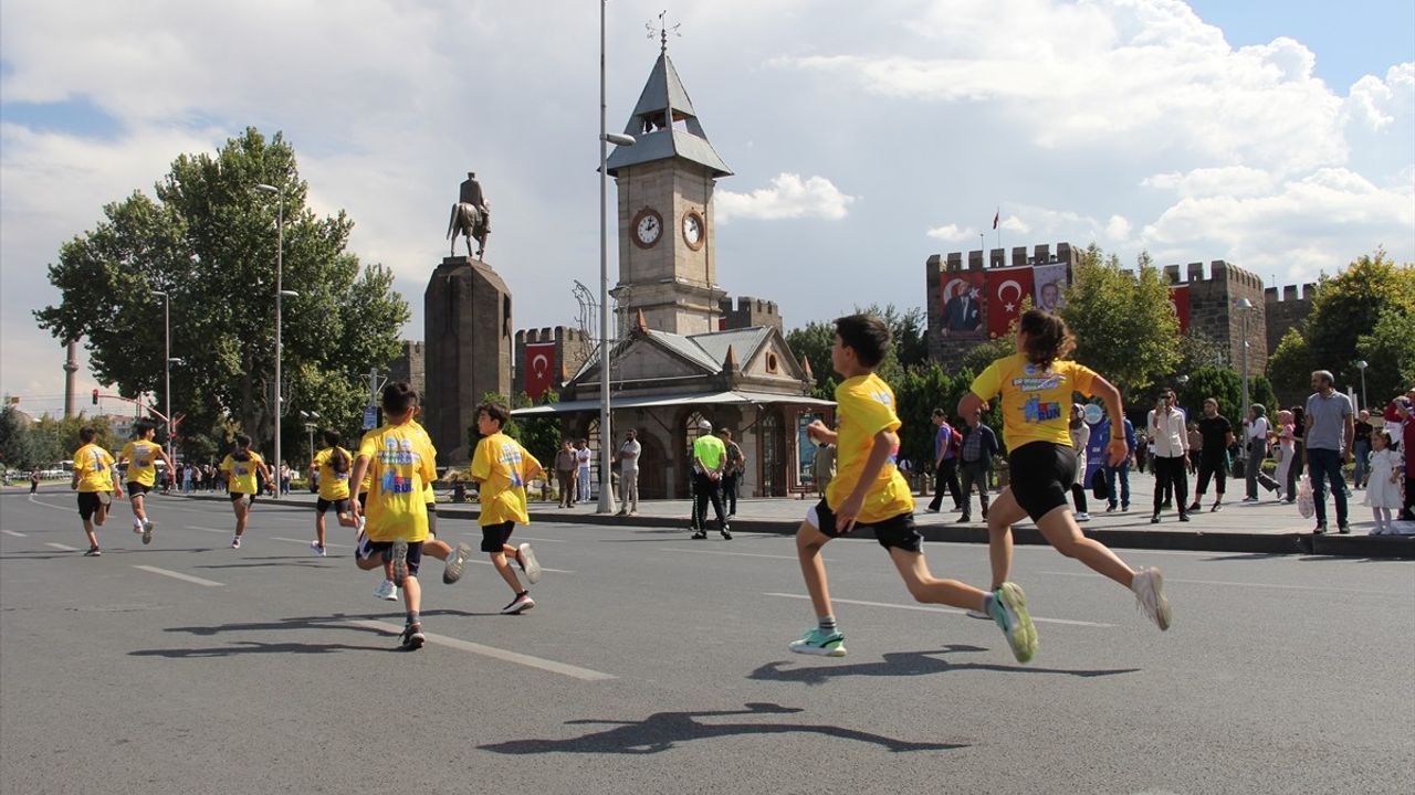 Uluslararası Kayseri Yarı Maratonu Öncesi Çocuk Koşuları Gerçekleşti