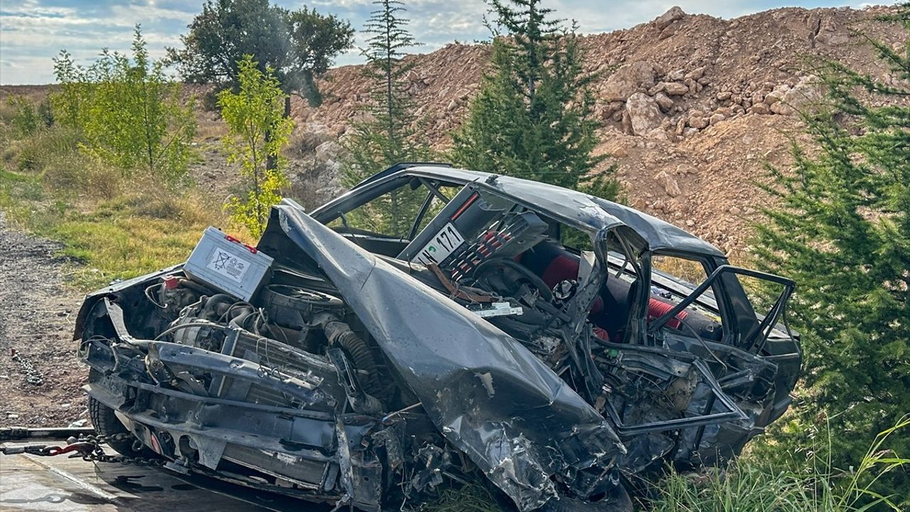 Uşak'ta Feci Kaza: Anne ve Oğlu Hayatını Kaybetti