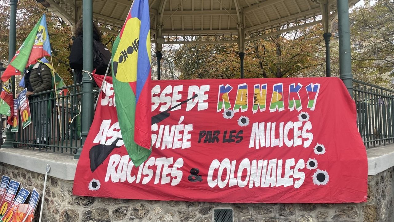 Yeni Kaledonya'nın Bağımsızlık Mücadelesi Paris'te Protesto Edildi