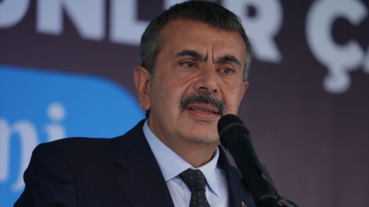 Yusuf Tekin'den Tortum Yöresel Ürünler Çarşısı Açılışında Önemli Açıklamalar