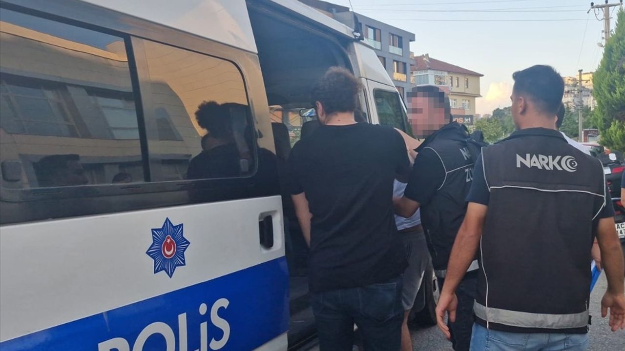 Zonguldak'ta Uyuşturucu Operasyonunda 5 Zanlı Tutuklandı