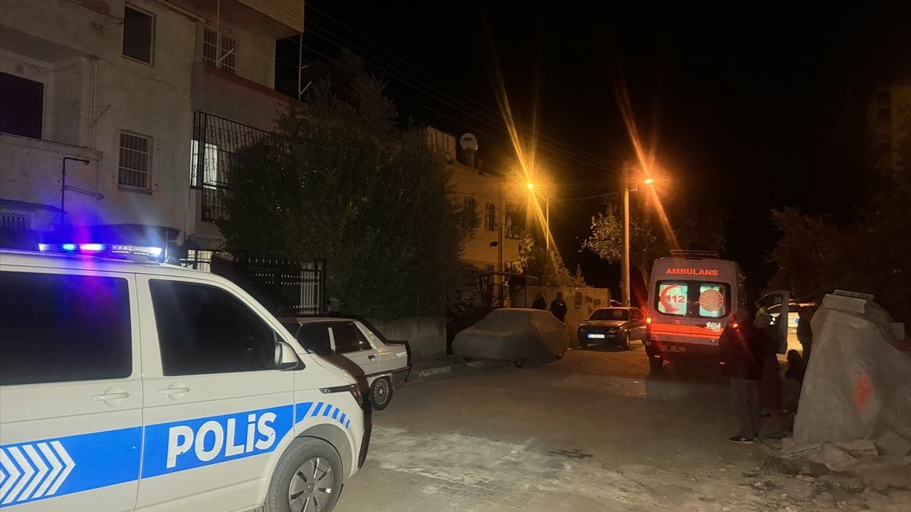 Adana'da Aile Dramı: Genç, Annesini ve Anneannesini Öldürdü, Babasını Yaraladı