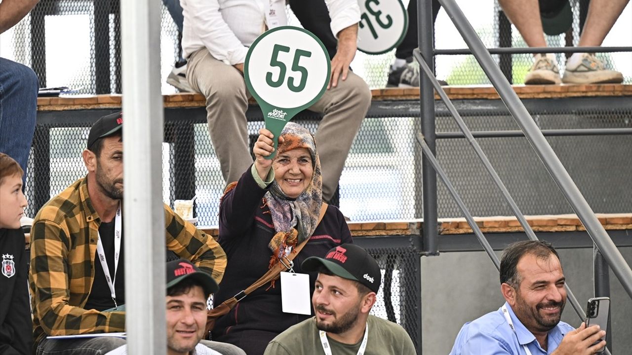 Adana'da Kadın Çiftçilere Özel İndirimli Mezat