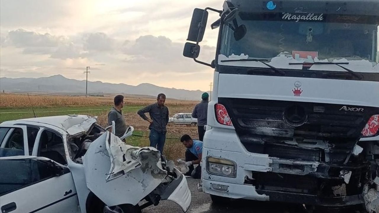 Afyonkarahisar'da Feci Trafik Kazası: 3 Ölü, 1 Yaralı