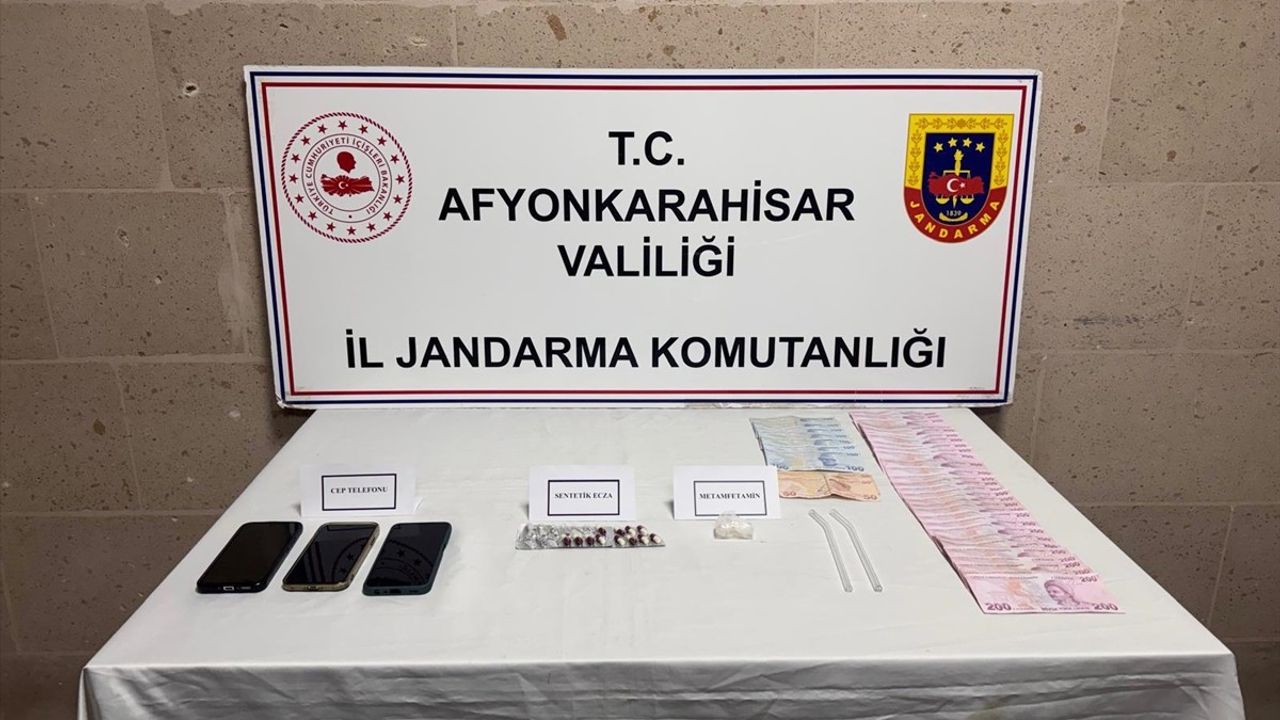 Afyonkarahisar'da Uyuşturucu Operasyonu: 3 Gözaltı