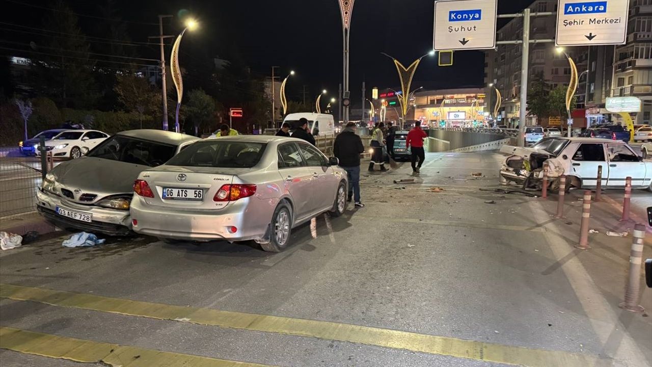 Afyonkarahisar'da Zincirleme Trafik Kazası: 2 Yaralı