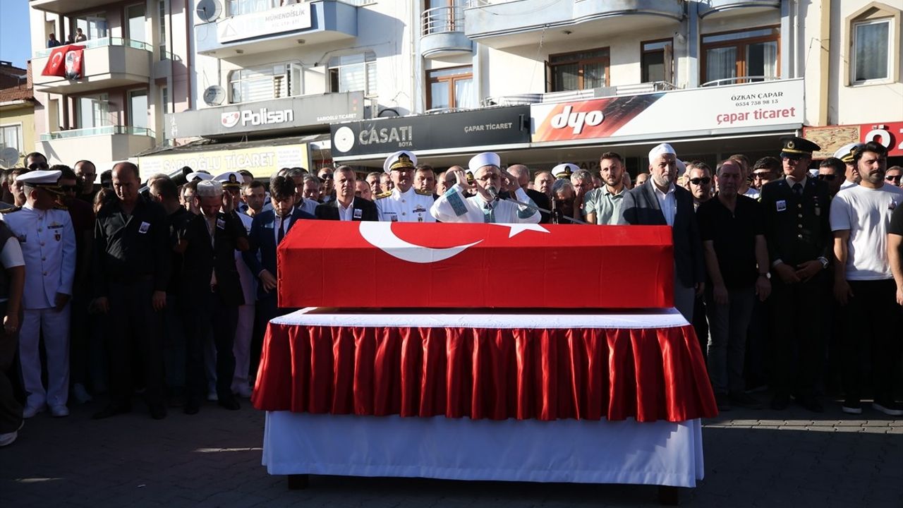 Ağrı'da Şehit Olan Piyade Uzman Çavuş Burak Geniş'in Cenazesi Toprağa Verildi