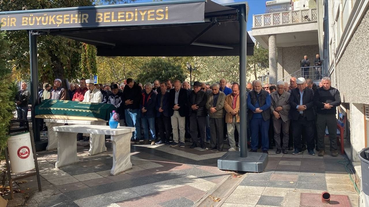 Aksaray'daki Trafik Kazasının Kurbanları Balıkesir'de Defnedildi