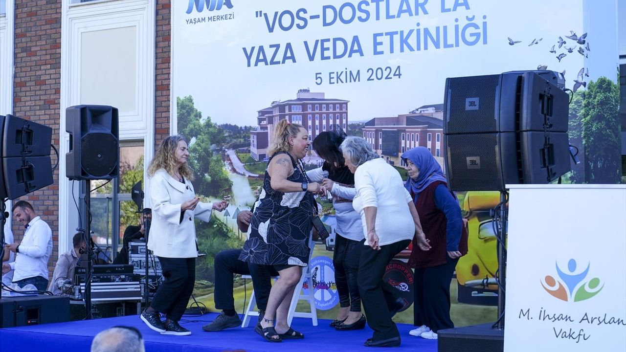 Ankara'da Yaşlı ve Engelliler Nostaljik Vosvoslarla Dolaştı