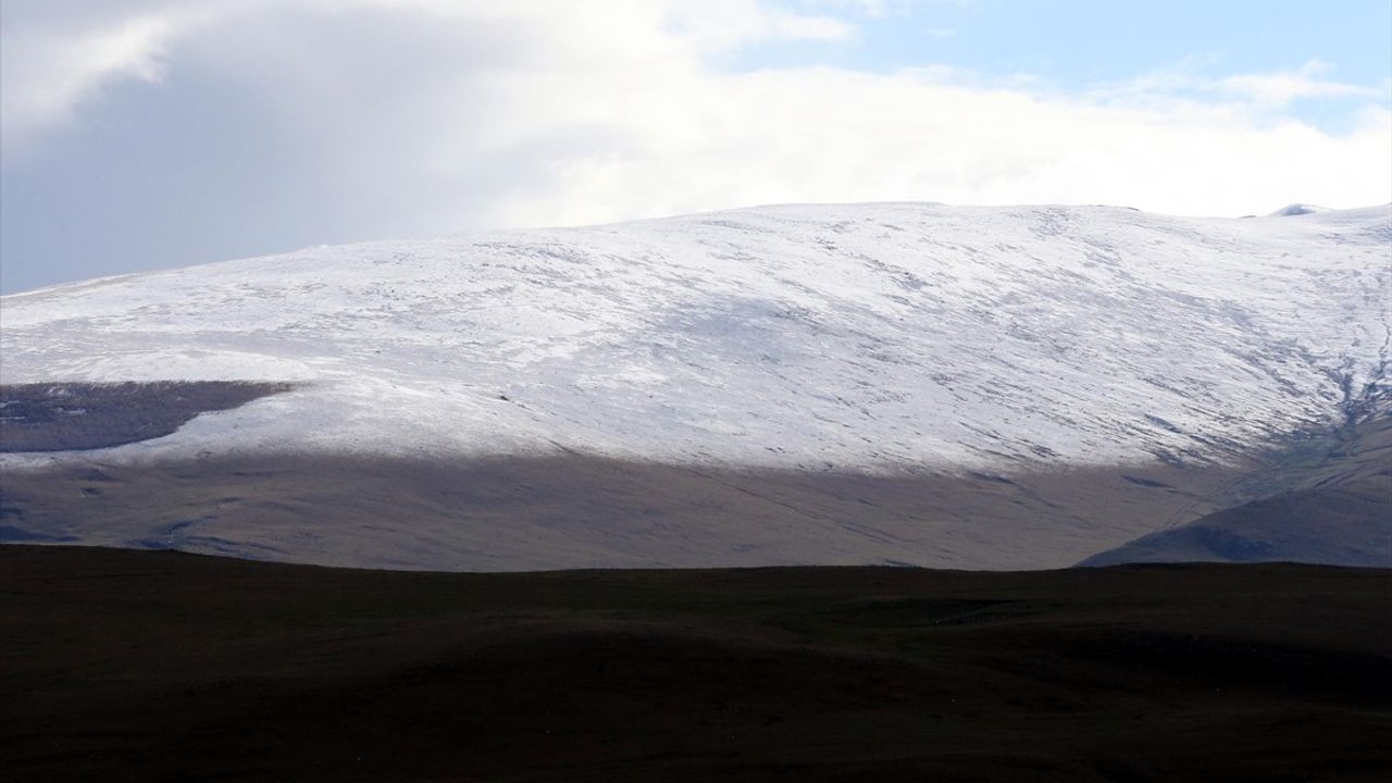 Ardahan, Ağrı ve Kars'ta Kar Yağışı Etkili Oldu