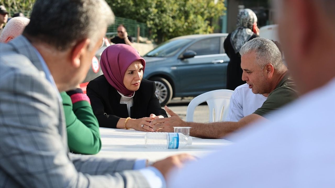 Bakan Göktaş, İstanbul'da Cinayete Kurban Giden Genç Kızların Ailelerine Taziye Ziyareti