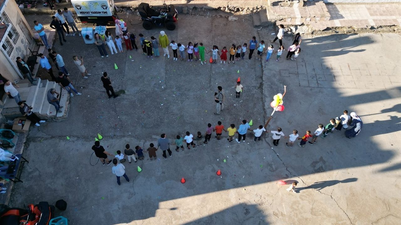 Batman'da Gönüllü Öğretmenlerden Çocuklara Eğlenceli Etkinlikler